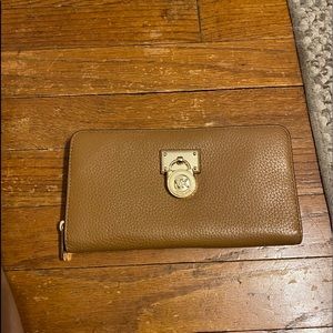 MK Hamilton Travel wallet
